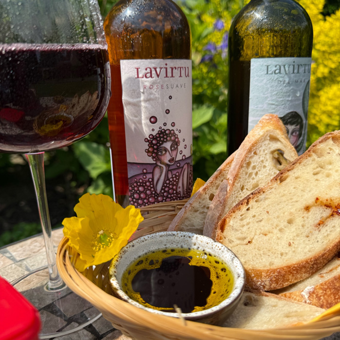 wine bread and oil tapas